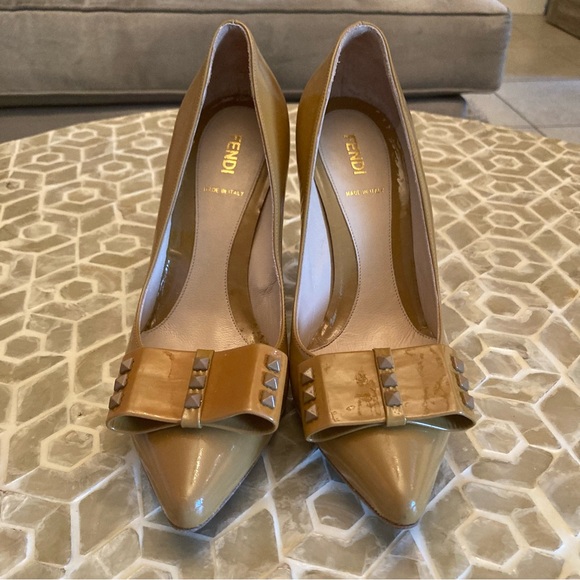 LIKE NEW!  FENDI Décolleté Vernice Borchie Viscone pumps - Picture 5 of 16